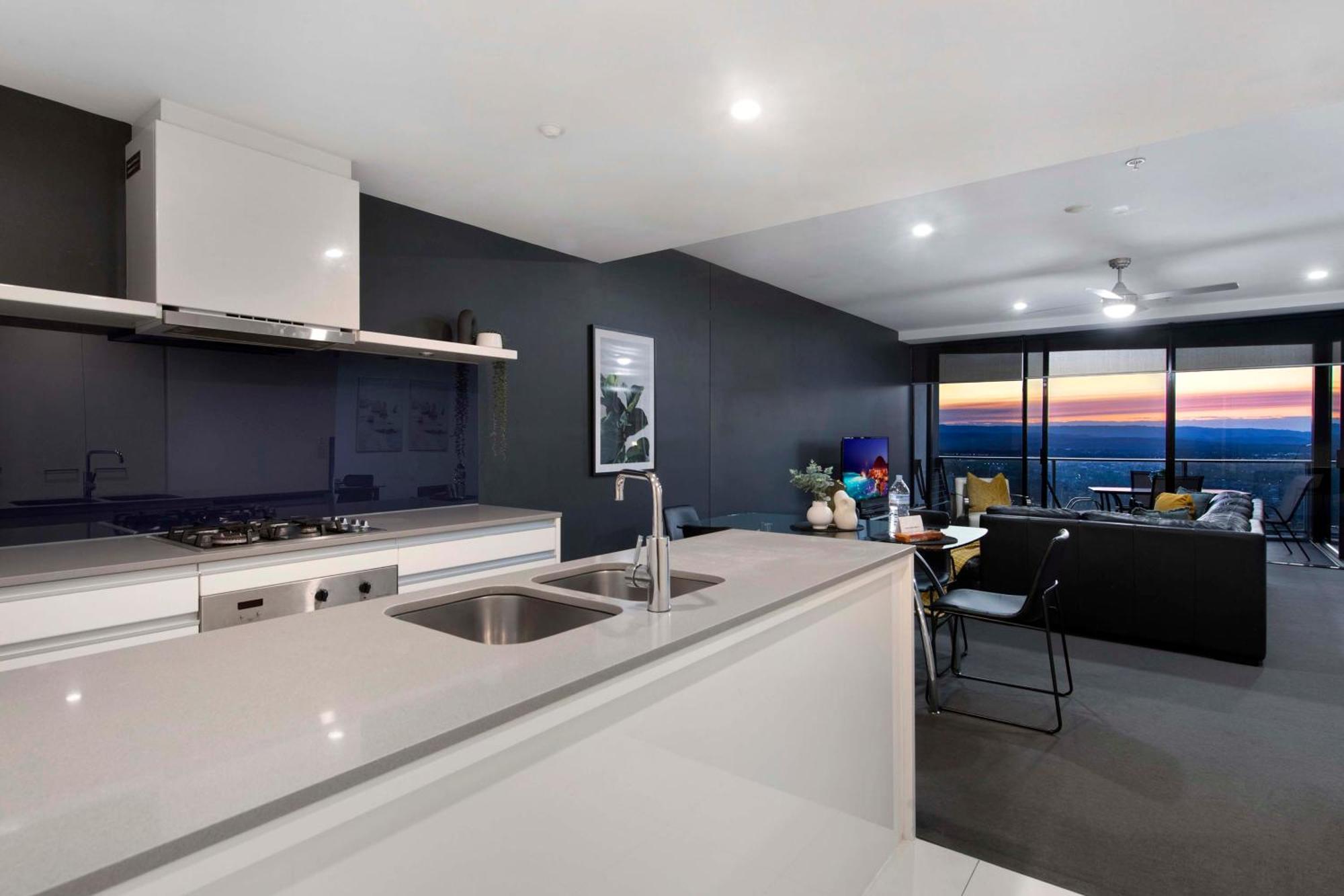 Apartment Two Bedroom Self Contained - Circle On Cavill - Privately Managed Gold Coast