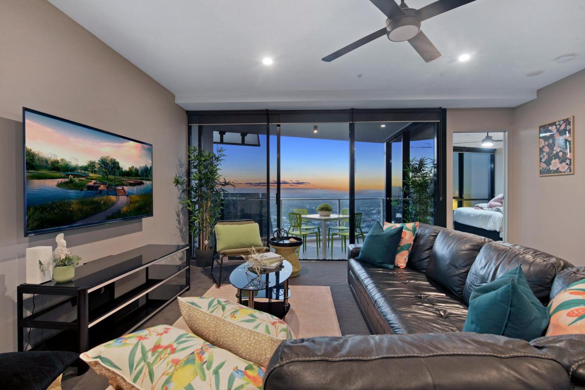 Two Bedroom Self Contained - Circle On Cavill - Privately Managed *