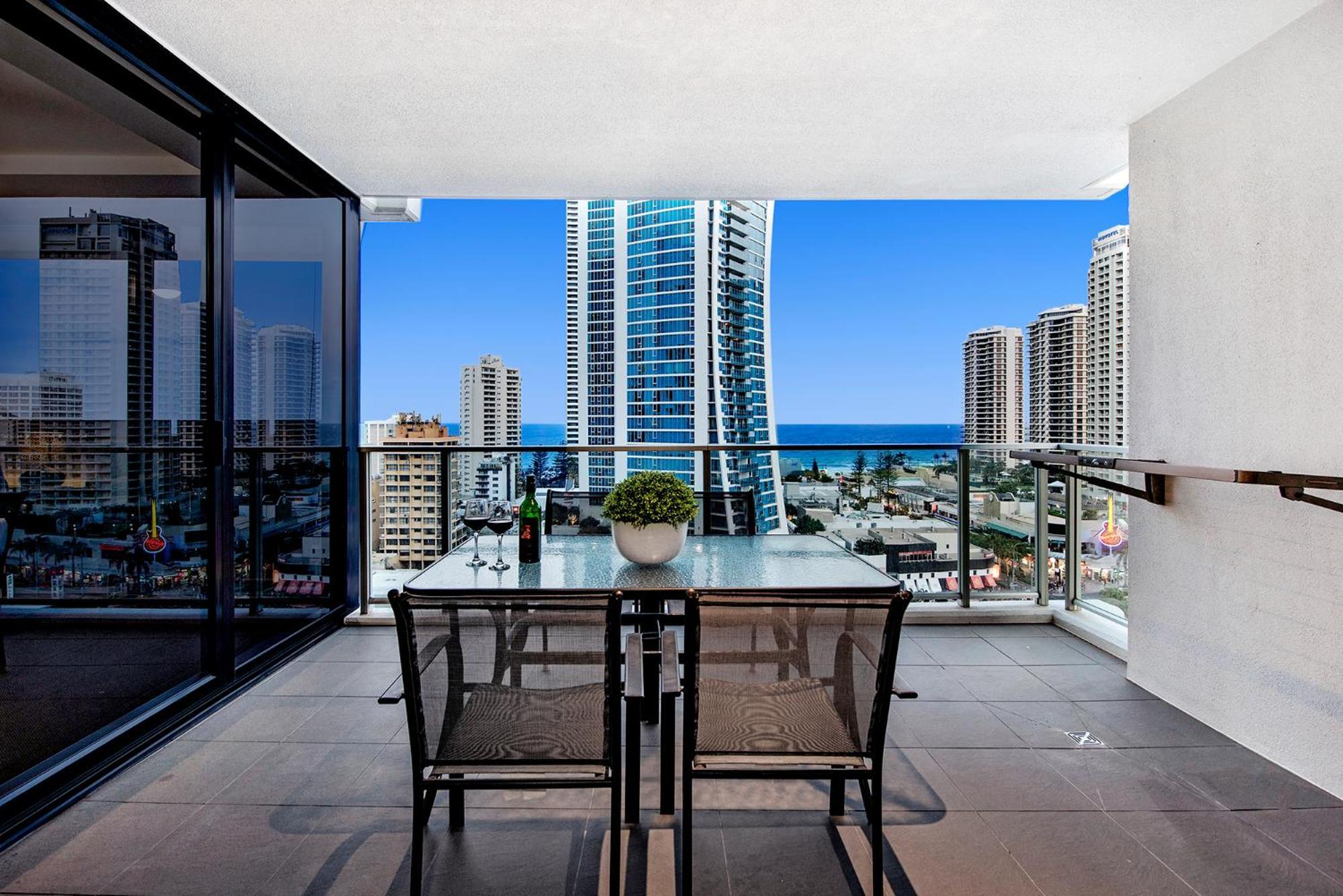 Apartment Two Bedroom Self Contained - Circle On Cavill - Privately Managed Gold Coast