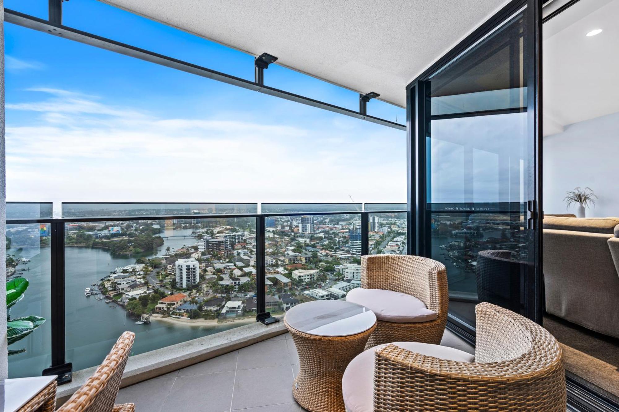 Apartment Two Bedroom Self Contained - Circle On Cavill - Privately Managed *